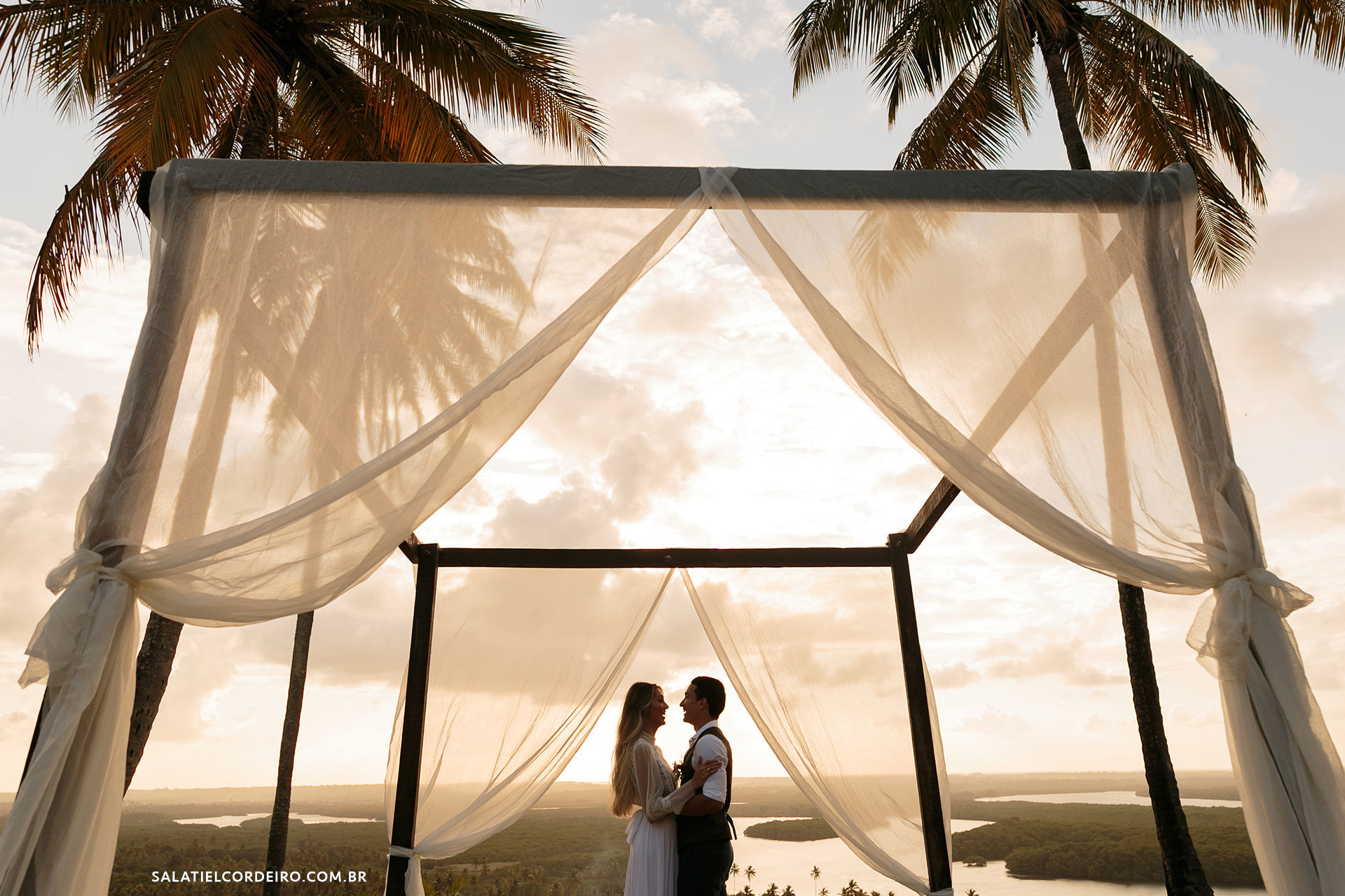 Foto Pré Wedding no Recanto das Sucupiras | Elaine + Ewerton Foto Pré Wedding no Recanto das Sucupiras | Elaine + Ewerton - Imagem 13