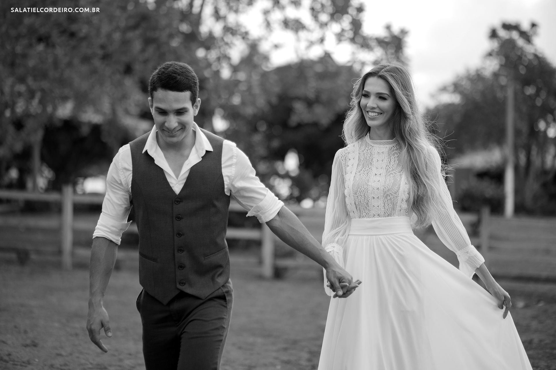 Foto Pré Wedding no Recanto das Sucupiras | Elaine + Ewerton Foto Pré Wedding no Recanto das Sucupiras | Elaine + Ewerton - Imagem 2