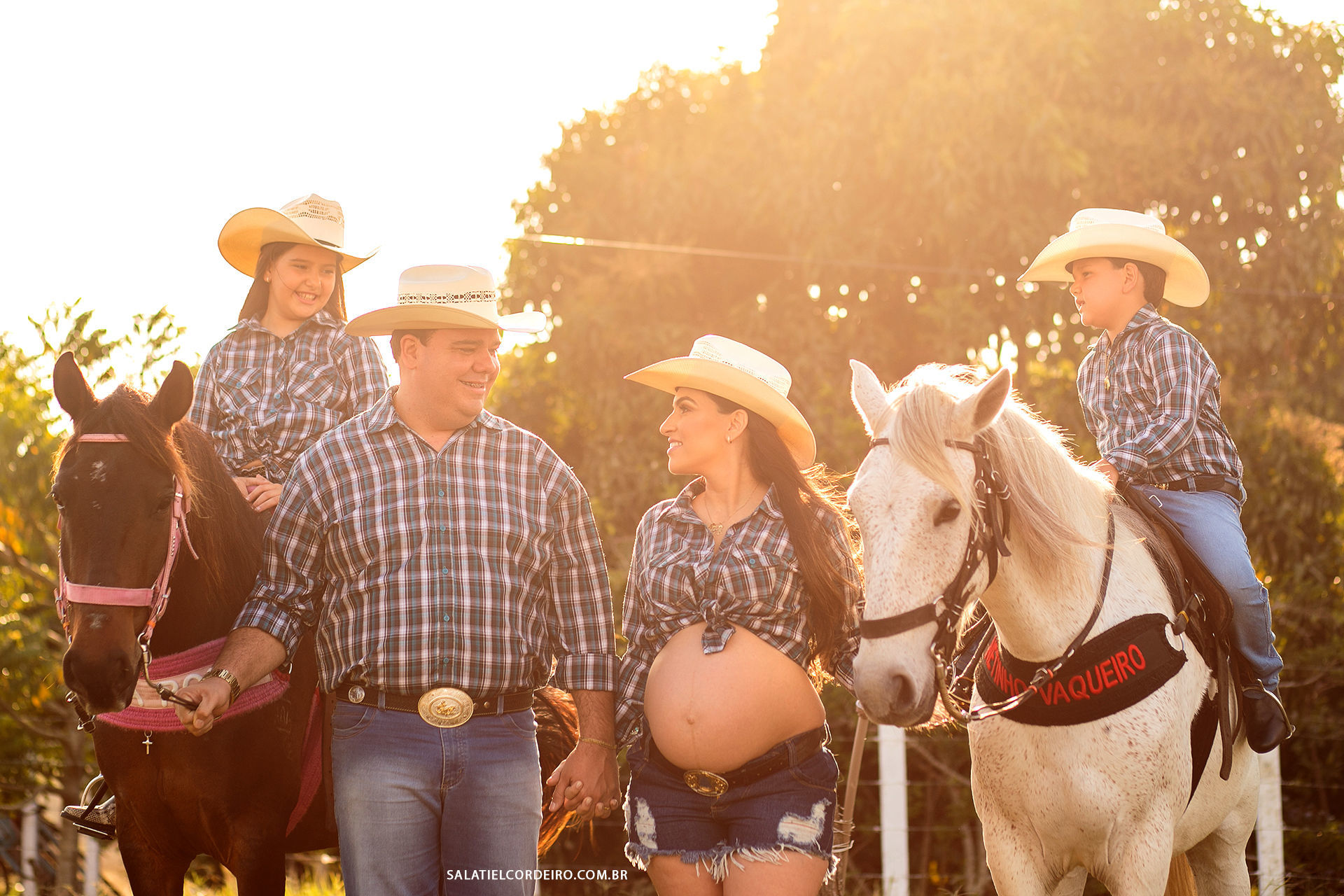 Foto Ensaio de Gestante na fazenda | Alexsandra + Neto Foto Ensaio de Gestante na fazenda | Alexsandra + Neto - Imagem 1