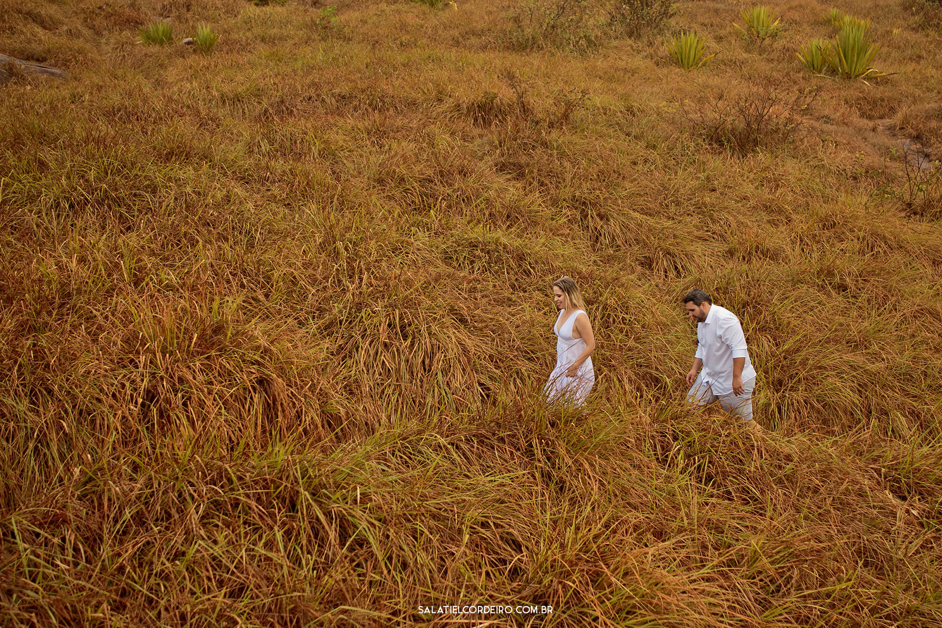 Foto Pré casamento na praia e na chuva | Larissa + Cristiano Foto Pré casamento na praia e na chuva | Larissa + Cristiano - Imagem 19