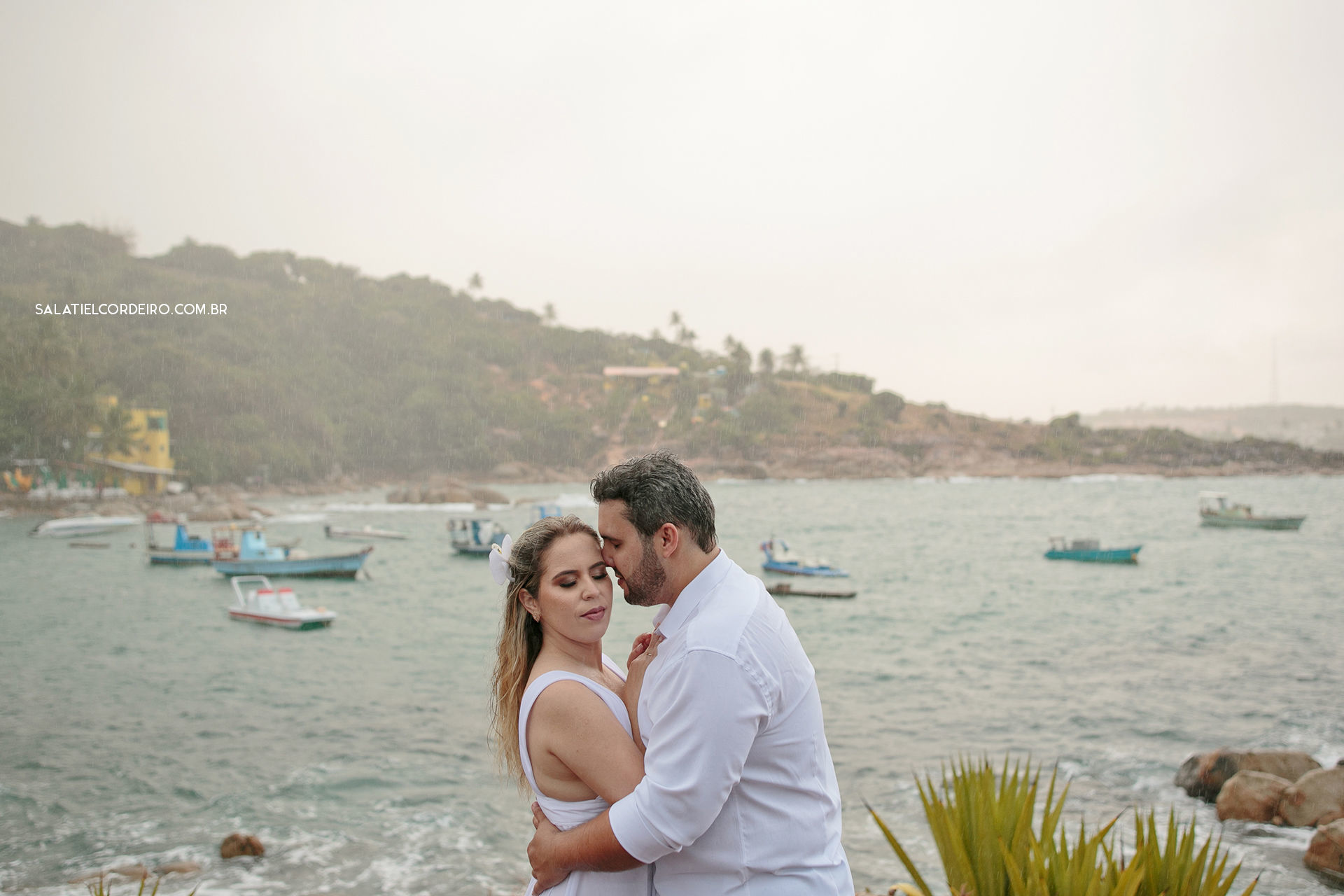 Foto Pré casamento na praia e na chuva | Larissa + Cristiano Foto Pré casamento na praia e na chuva | Larissa + Cristiano - Imagem 20