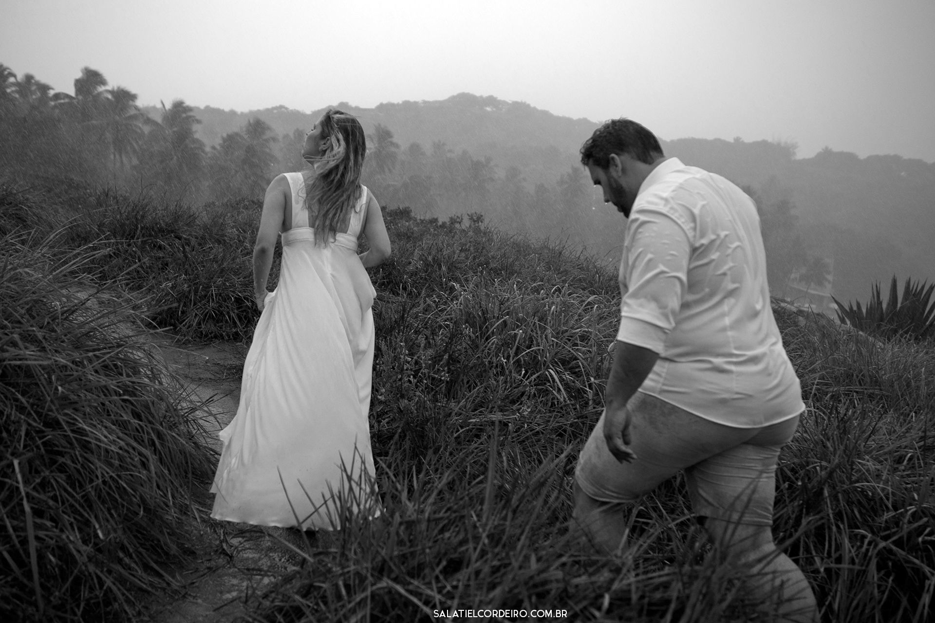Foto Pré casamento na praia e na chuva | Larissa + Cristiano Foto Pré casamento na praia e na chuva | Larissa + Cristiano - Imagem 21