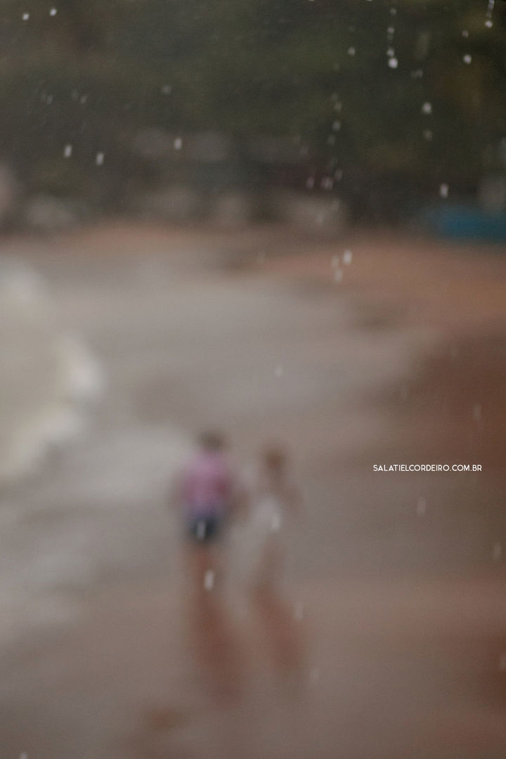 Foto Pré casamento na praia e na chuva | Larissa + Cristiano Foto Pré casamento na praia e na chuva | Larissa + Cristiano - Imagem 27