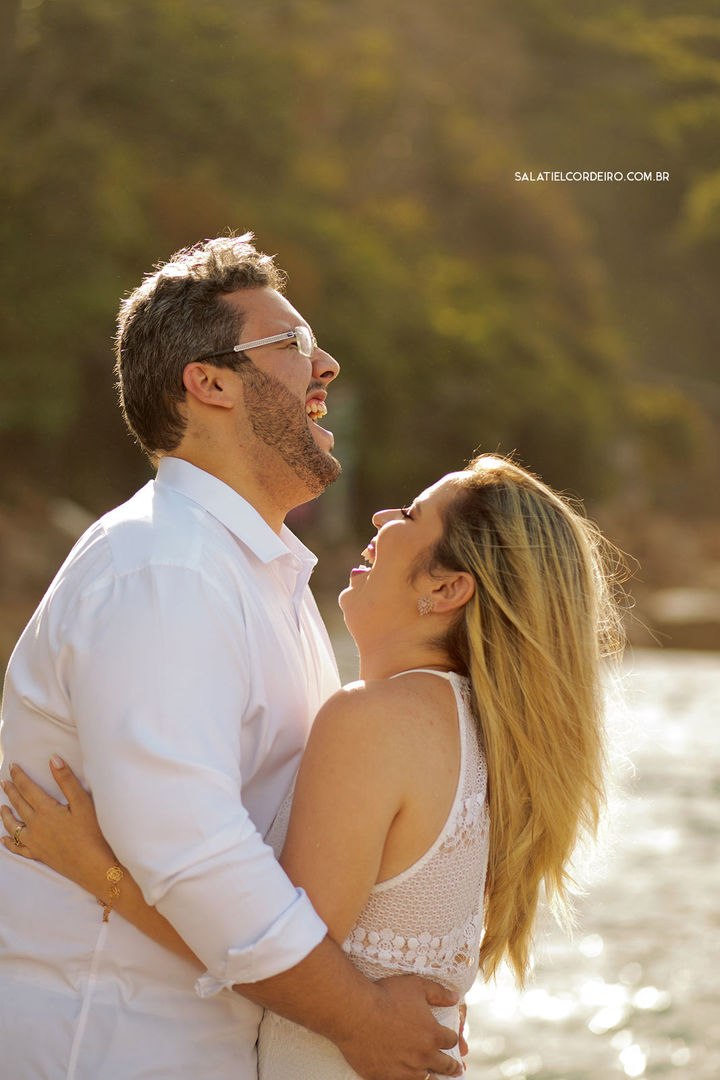Foto Pré casamento na praia e na chuva | Larissa + Cristiano Foto Pré casamento na praia e na chuva | Larissa + Cristiano - Imagem 3
