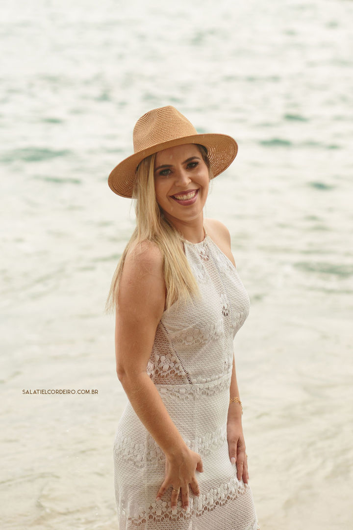 Foto Pré casamento na praia e na chuva | Larissa + Cristiano Foto Pré casamento na praia e na chuva | Larissa + Cristiano - Imagem 9