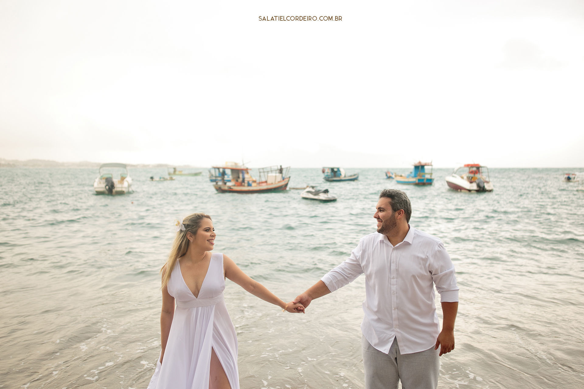 Foto Pré casamento na praia e na chuva | Larissa + Cristiano Foto Pré casamento na praia e na chuva | Larissa + Cristiano - Imagem 11