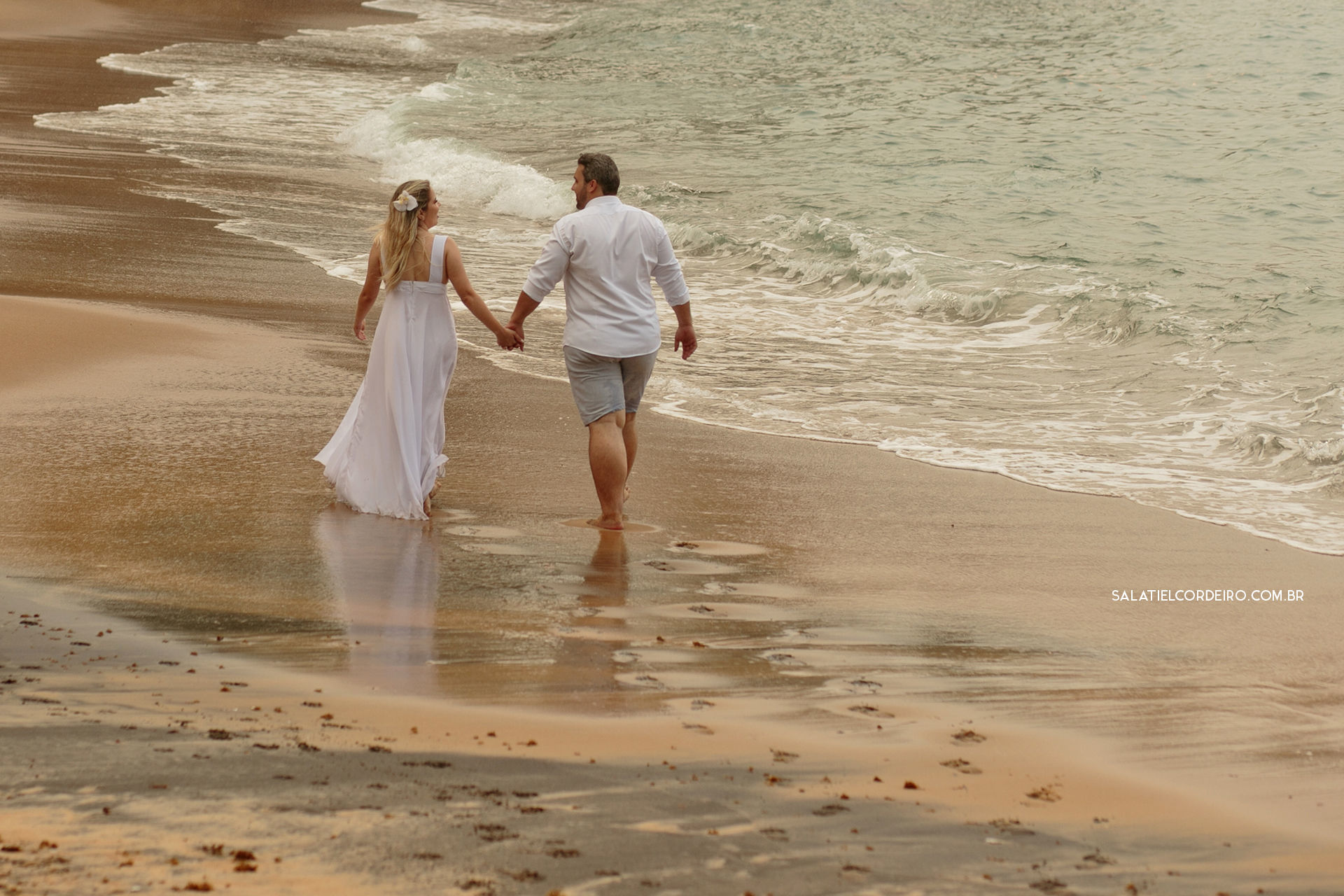 Foto Pré casamento na praia e na chuva | Larissa + Cristiano Foto Pré casamento na praia e na chuva | Larissa + Cristiano - Imagem 16