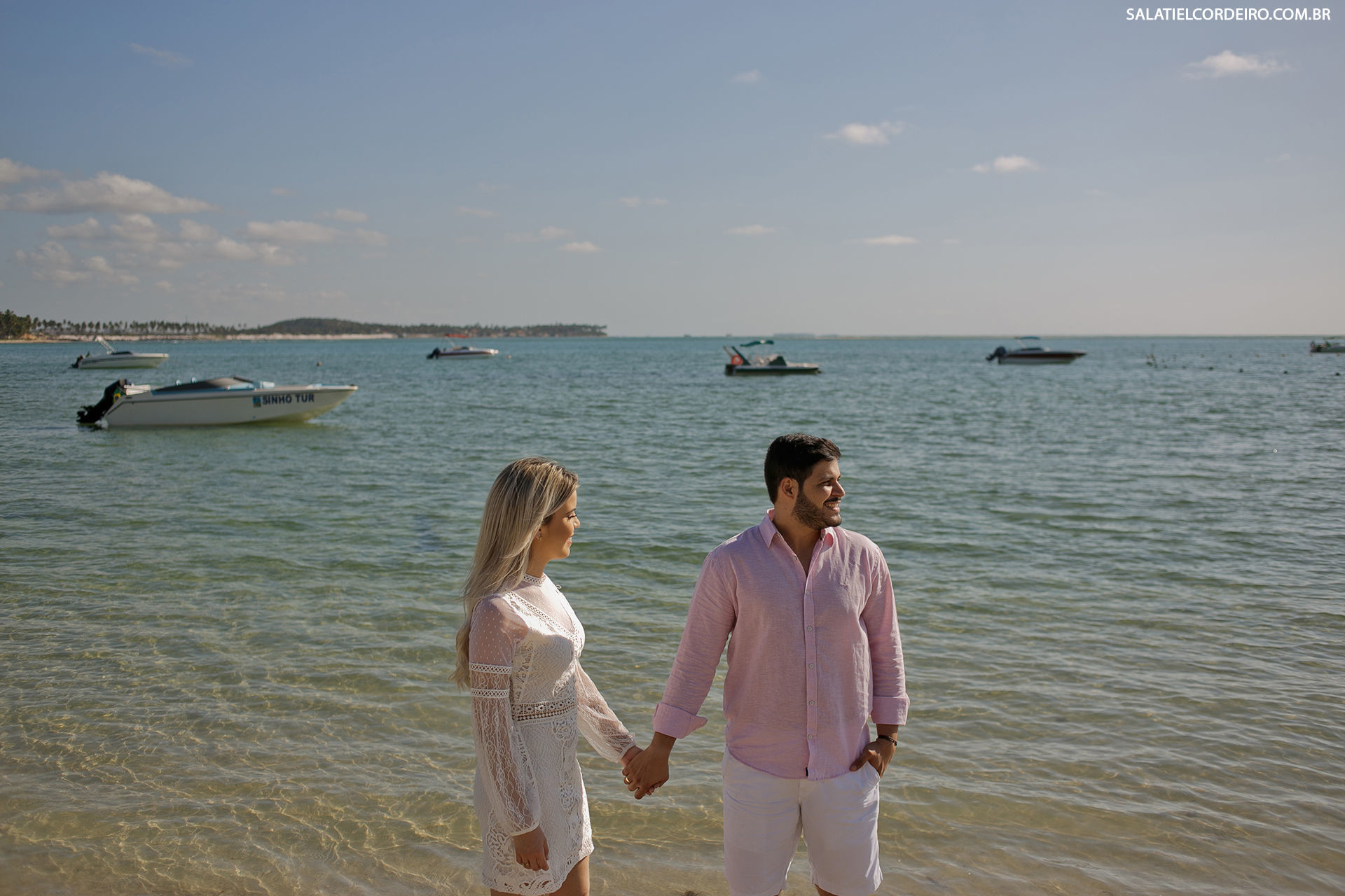 Foto Pré casamento ao nascer do sol na praia de Tamandaré-PE | Wedylla + Samuel Foto Pré casamento ao nascer do sol na praia de Tamandaré-PE | Wedylla + Samuel - Imagem 24