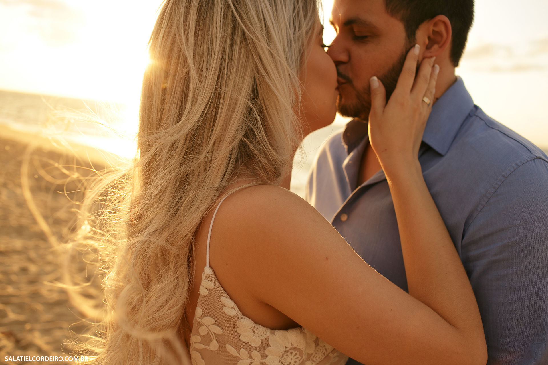 Foto Pré casamento ao nascer do sol na praia de Tamandaré-PE | Wedylla + Samuel Foto Pré casamento ao nascer do sol na praia de Tamandaré-PE | Wedylla + Samuel - Imagem 2