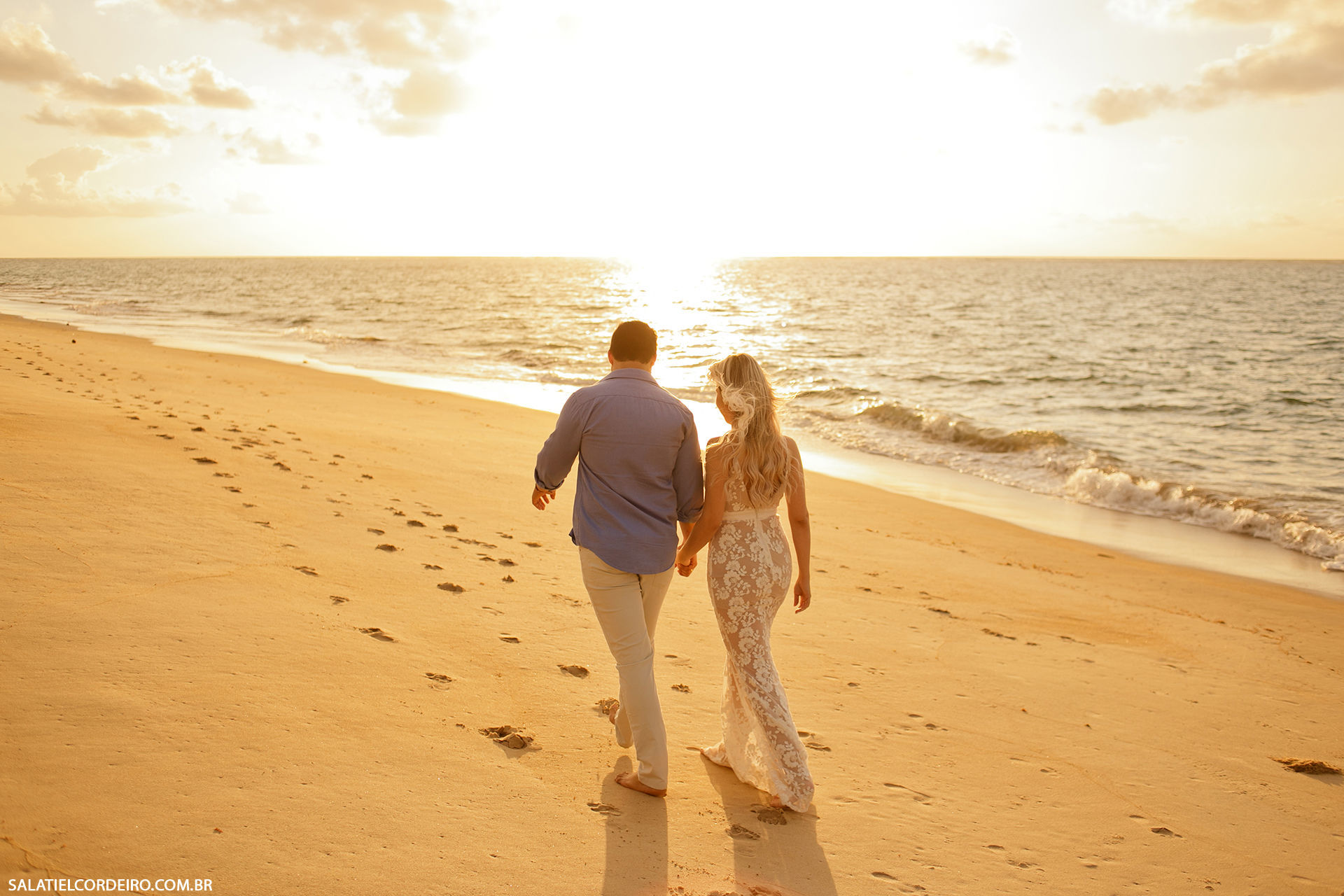 Foto Pré casamento ao nascer do sol na praia de Tamandaré-PE | Wedylla + Samuel Foto Pré casamento ao nascer do sol na praia de Tamandaré-PE | Wedylla + Samuel - Imagem 3
