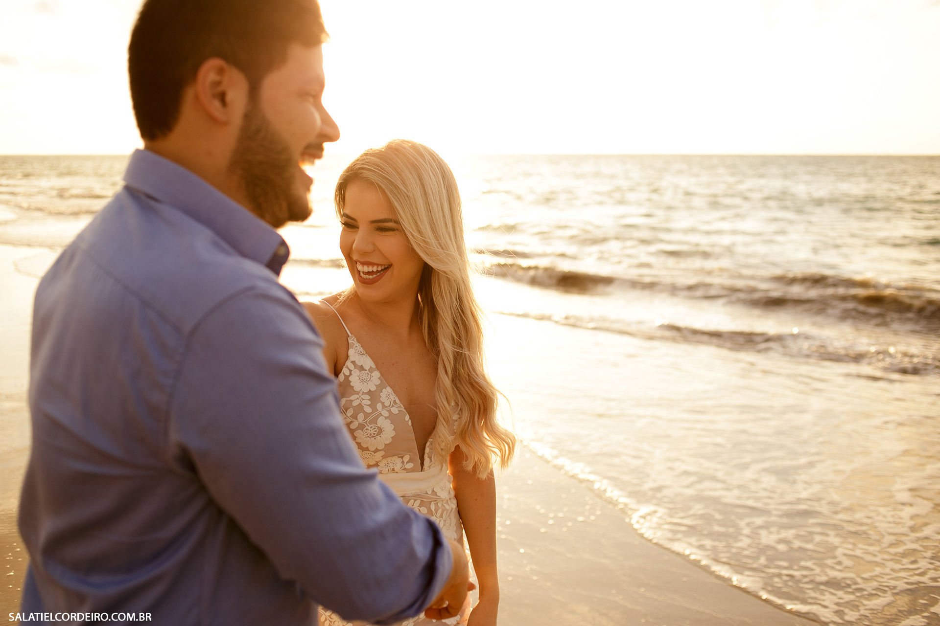 Foto Pré casamento ao nascer do sol na praia de Tamandaré-PE | Wedylla + Samuel Foto Pré casamento ao nascer do sol na praia de Tamandaré-PE | Wedylla + Samuel - Imagem 7