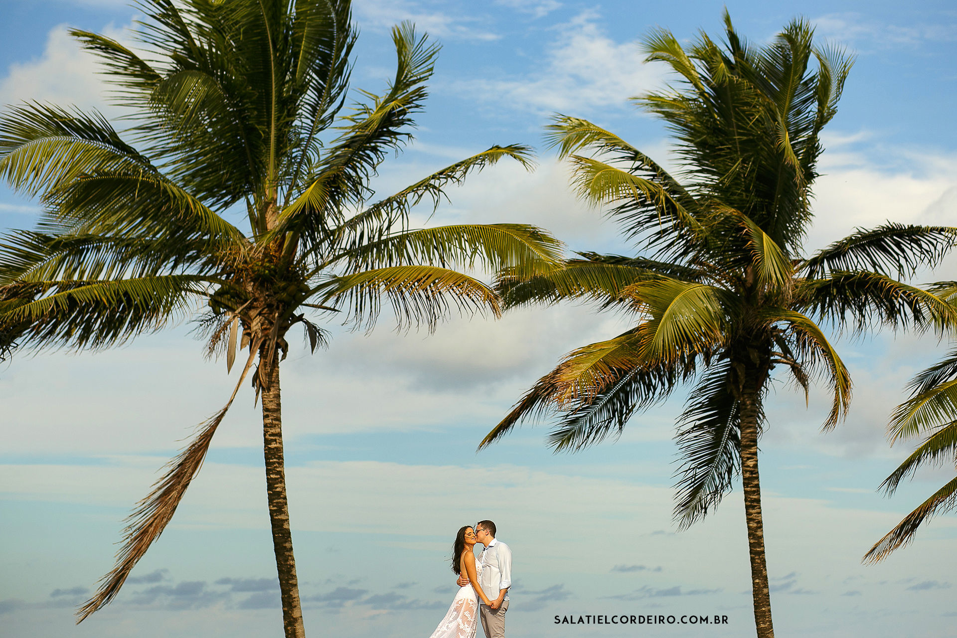 Foto Pré Casamento ao Por do Sol da Praia do Jacaré em João Pessoa | Myllian + Danilo Foto Pré Casamento ao Por do Sol da Praia do Jacaré em João Pessoa | Myllian + Danilo - Imagem 1