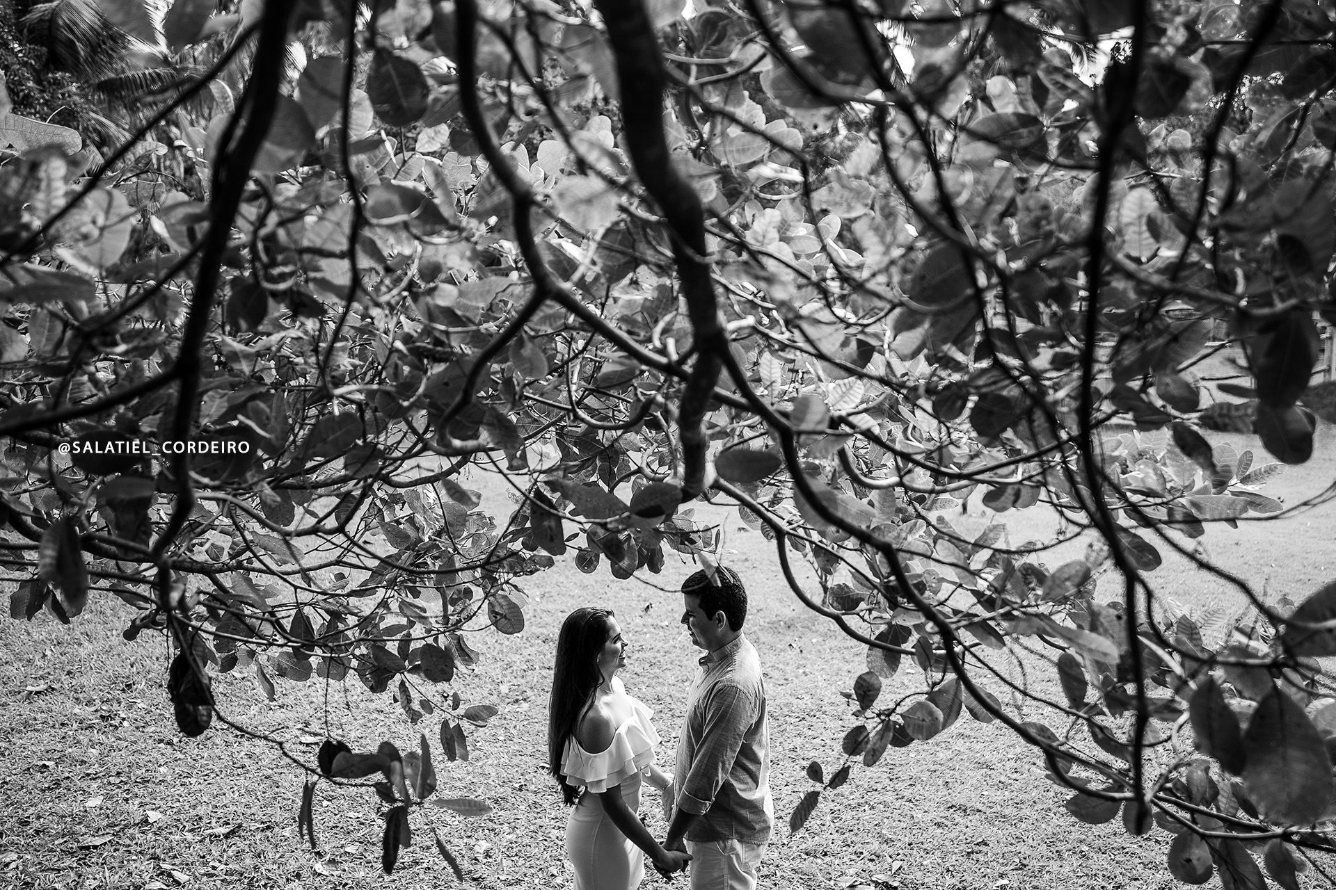 Foto Pré casamento no Recanto das Sucupiras | Layse + Marcelo Foto Pré casamento no Recanto das Sucupiras | Layse + Marcelo - Imagem 1