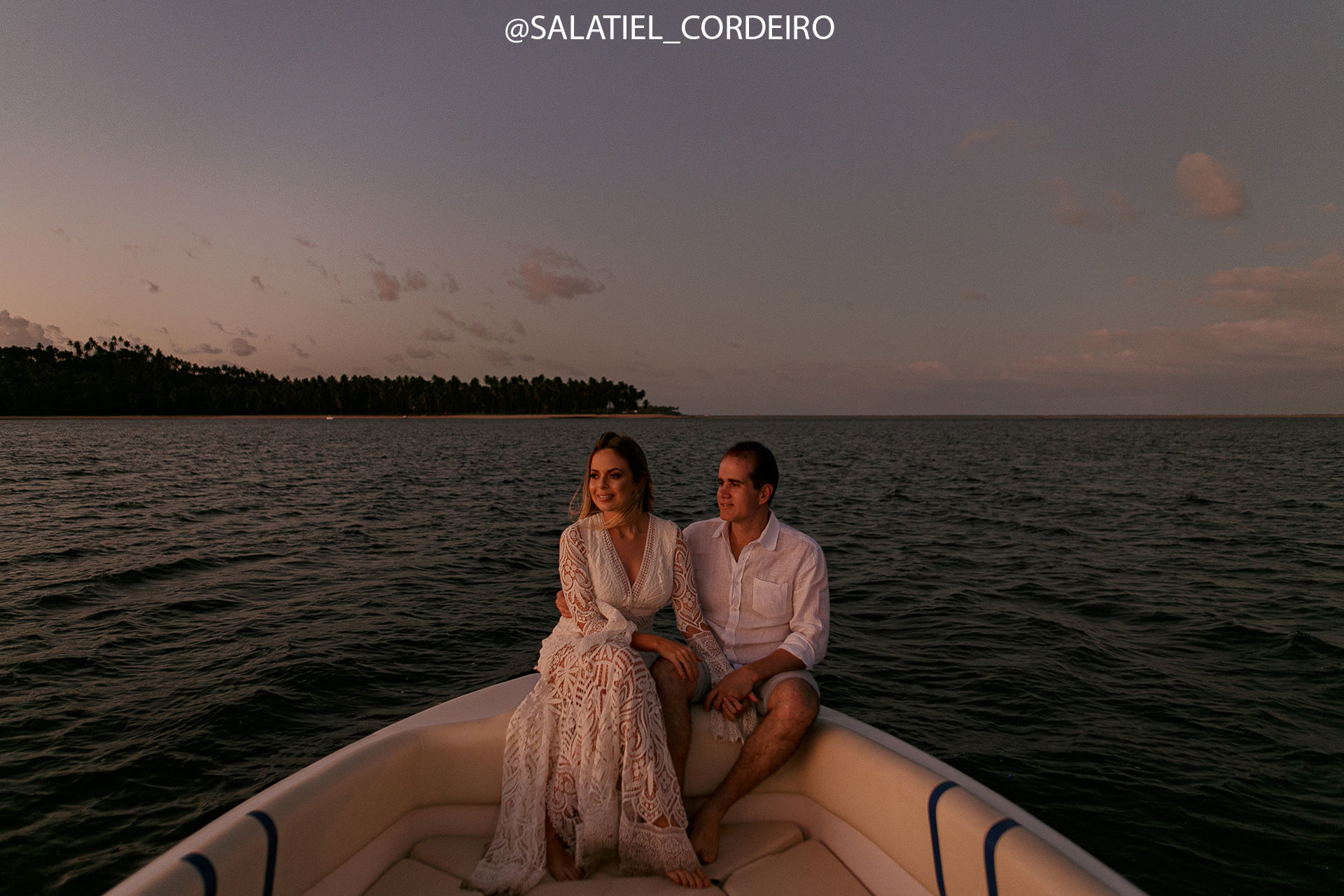 Foto Pré wedding da Dayse e do Valter ao Por do Sol da Praia dos Carneiros em Tamandaré Foto Pré wedding da Dayse e do Valter ao Por do Sol da Praia dos Carneiros em Tamandaré - Imagem 28