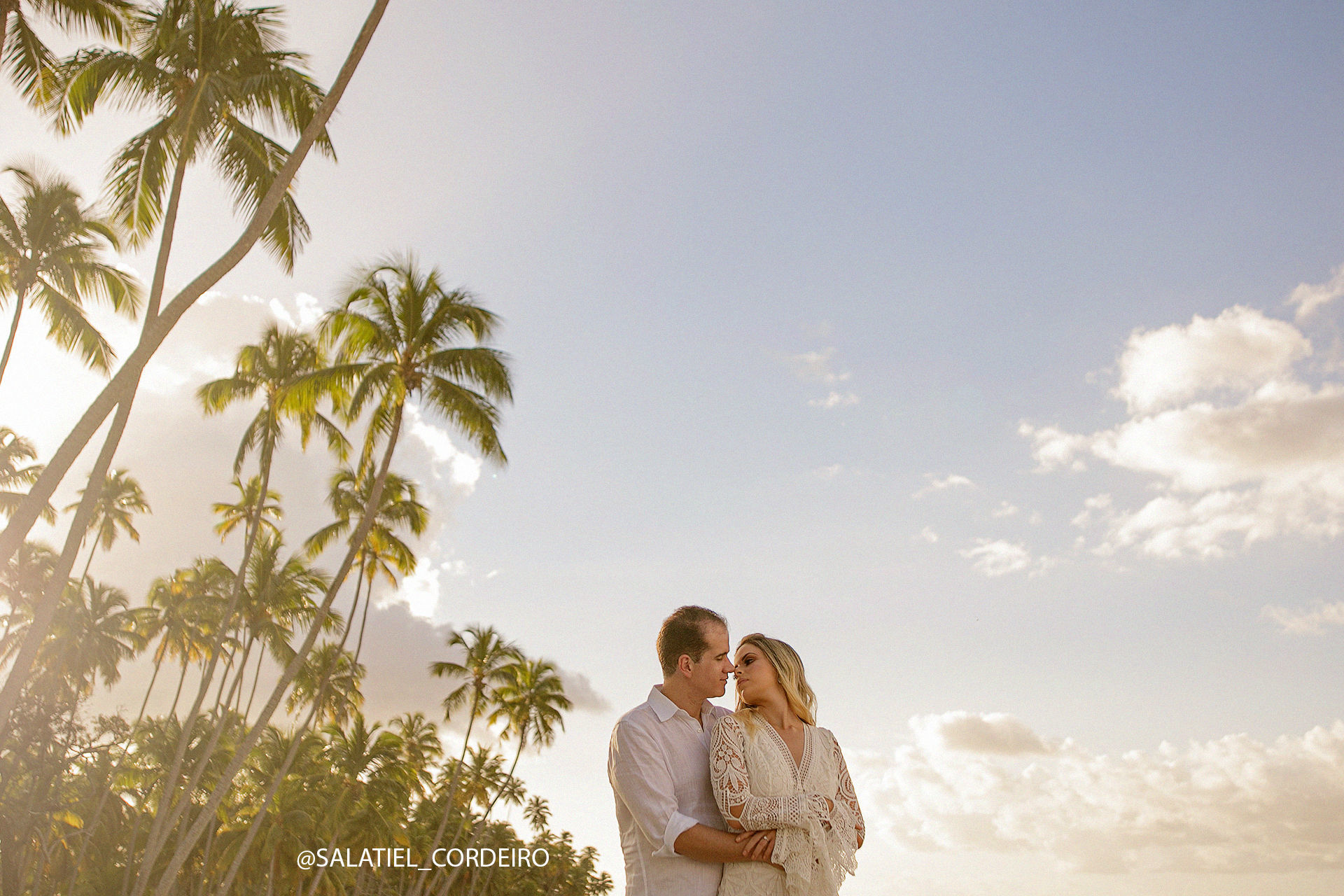 Foto Pré wedding da Dayse e do Valter ao Por do Sol da Praia dos Carneiros em Tamandaré Foto Pré wedding da Dayse e do Valter ao Por do Sol da Praia dos Carneiros em Tamandaré - Imagem 14
