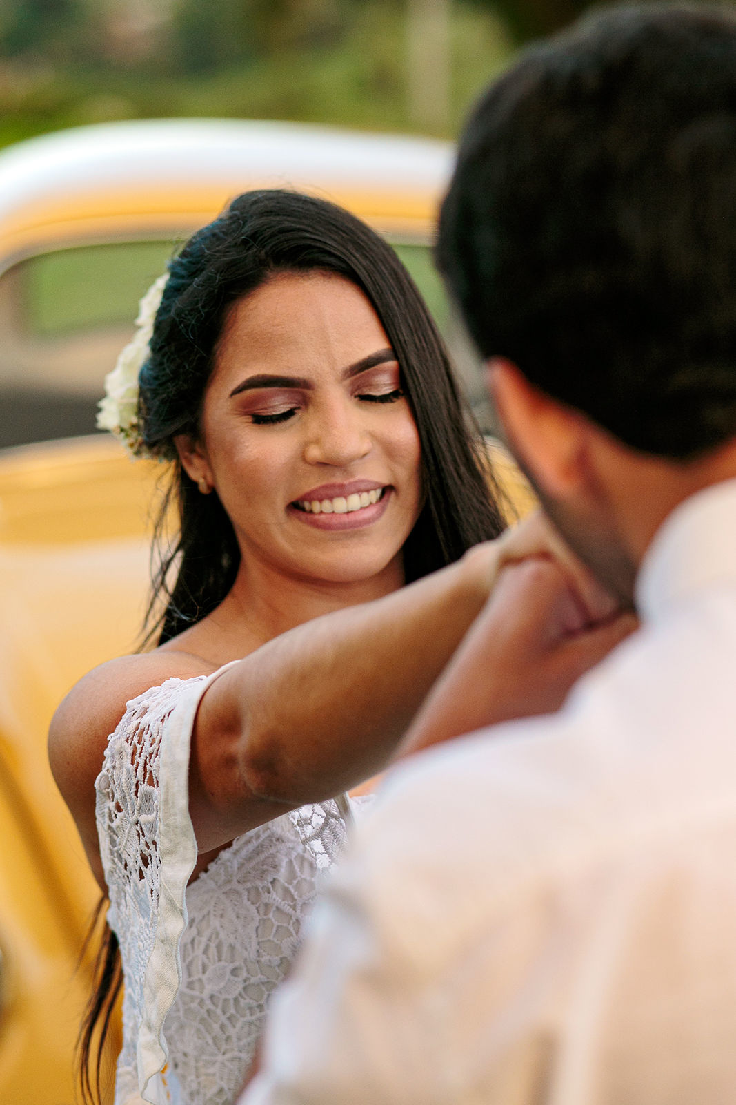 Foto Pré Wedding com Fusca amarelo da Tamires e do Alan no campo Foto Pré Wedding com Fusca amarelo da Tamires e do Alan no campo - Imagem 19