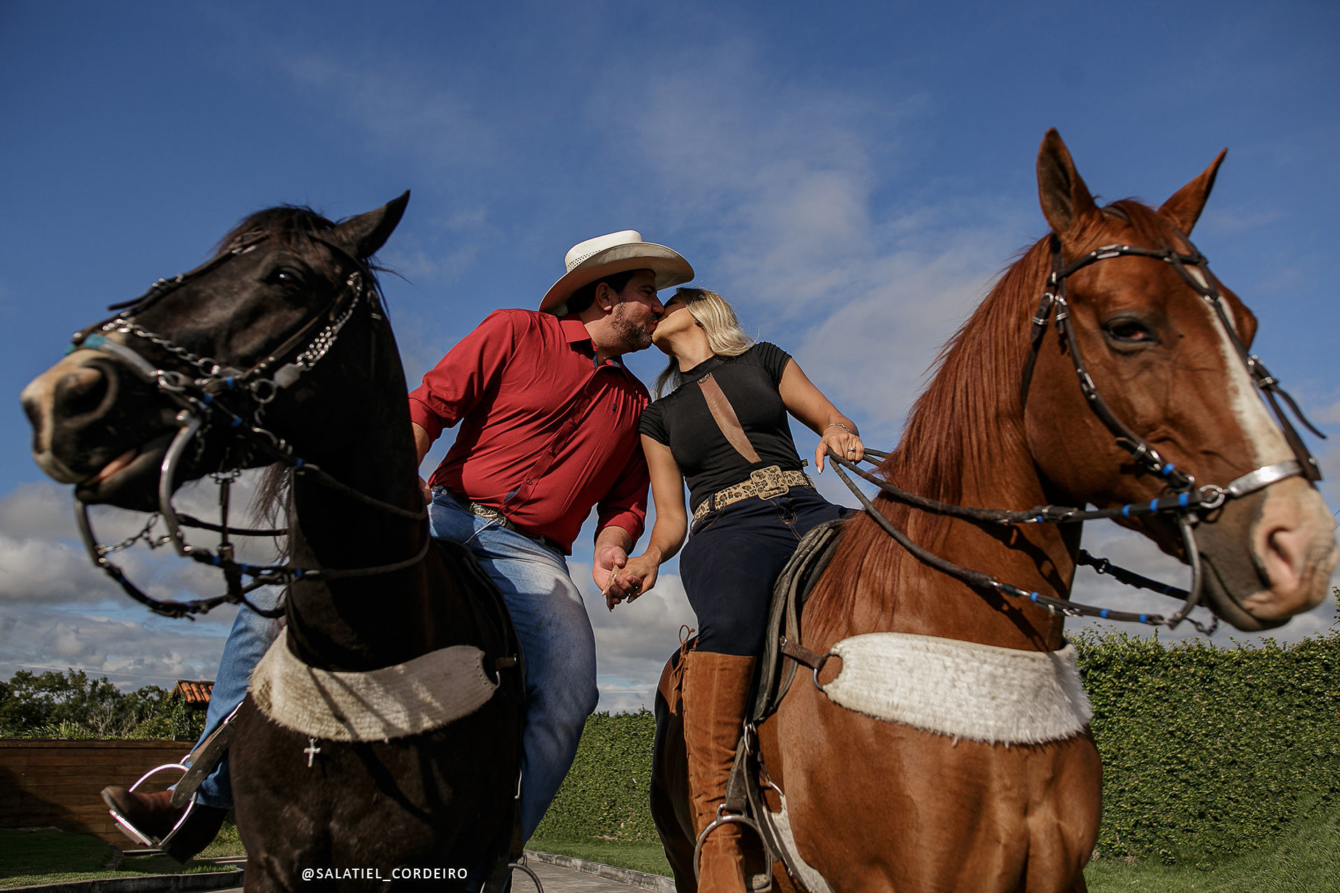 Foto Ensaio pré casamento com cavalos em Caruaru da Lidiane e do Júnior Foto Ensaio pré casamento com cavalos em Caruaru da Lidiane e do Júnior - Imagem 8