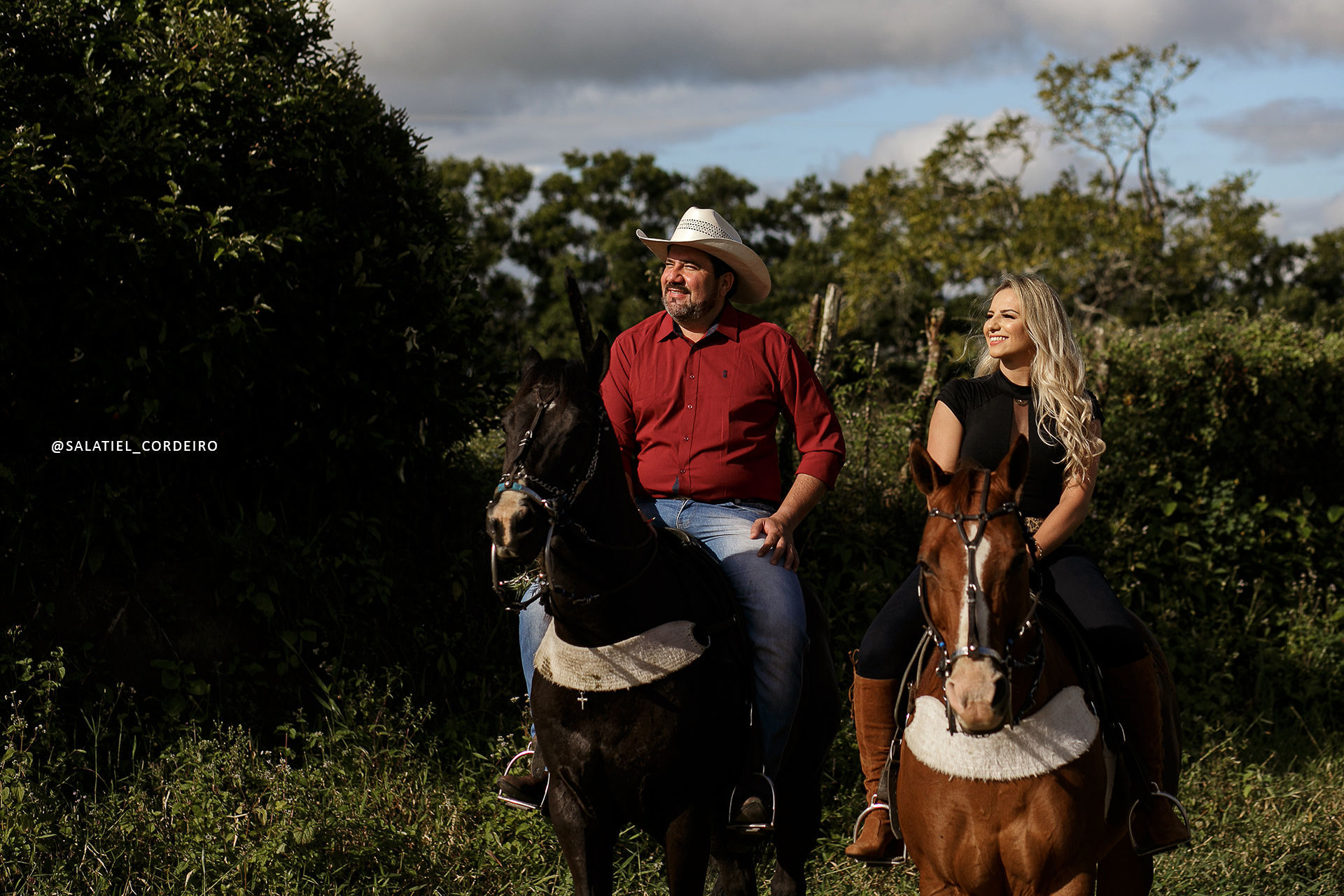 Foto Ensaio pré casamento com cavalos em Caruaru da Lidiane e do Júnior Foto Ensaio pré casamento com cavalos em Caruaru da Lidiane e do Júnior - Imagem 6