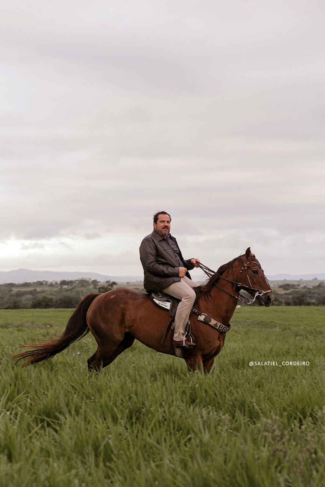 Foto Ensaio pré casamento com cavalos em Caruaru da Lidiane e do Júnior Foto Ensaio pré casamento com cavalos em Caruaru da Lidiane e do Júnior - Imagem 23