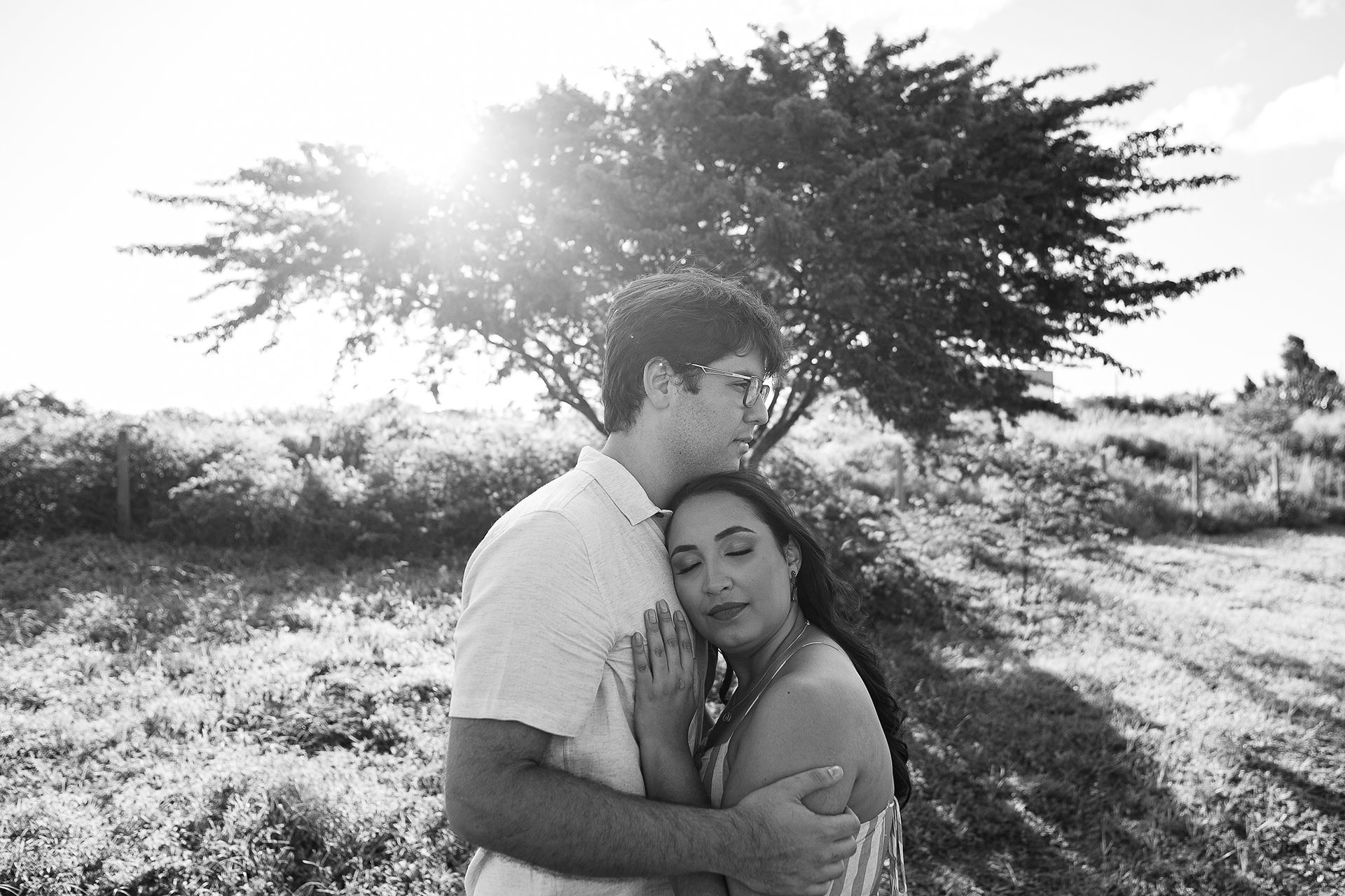 Foto Ensaio de casal com cachorros em Caruaru da Bianca e do Will Foto Ensaio de casal com cachorros em Caruaru da Bianca e do Will - Imagem 10