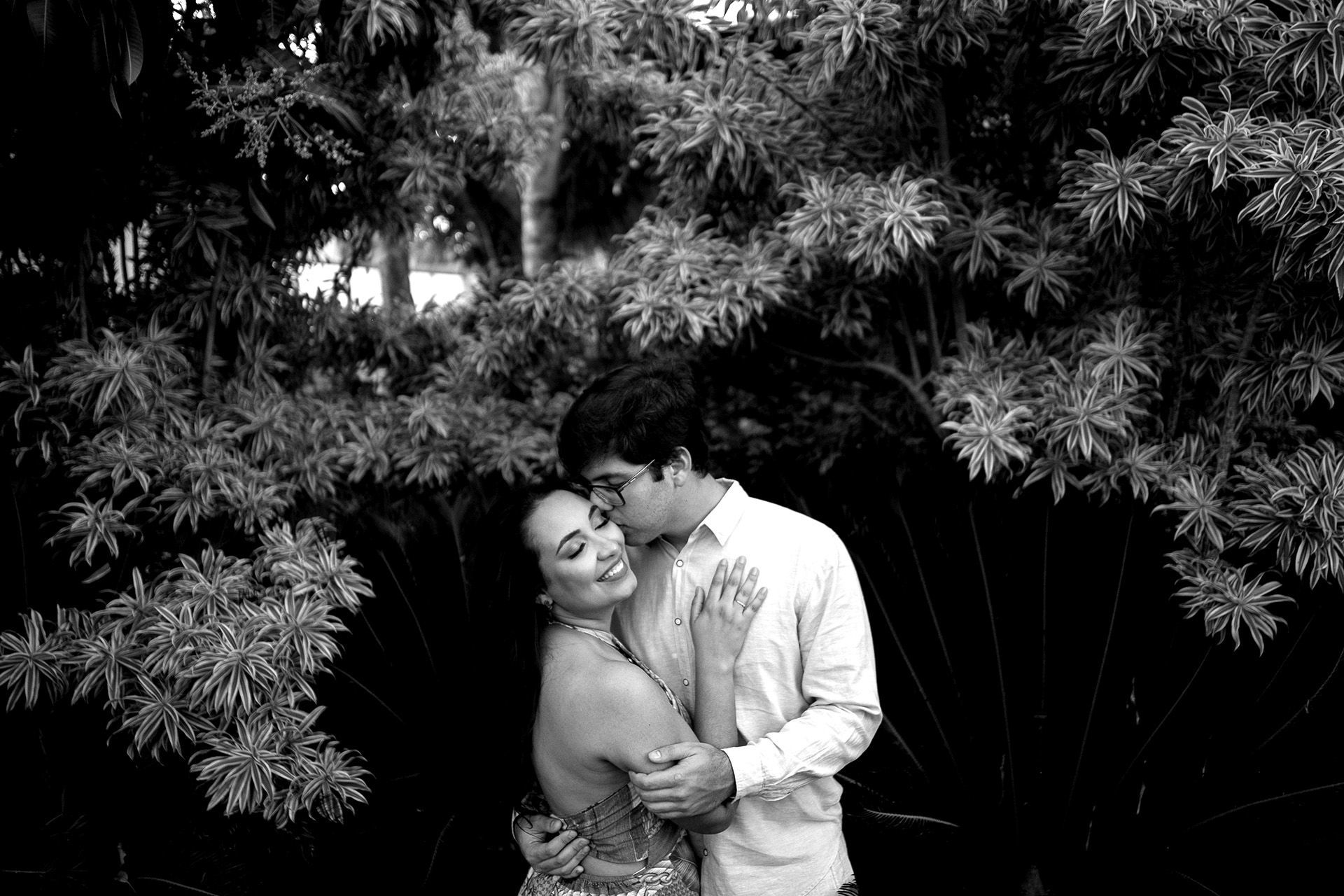 Foto Ensaio de casal com cachorros em Caruaru da Bianca e do Will Foto Ensaio de casal com cachorros em Caruaru da Bianca e do Will - Imagem 34