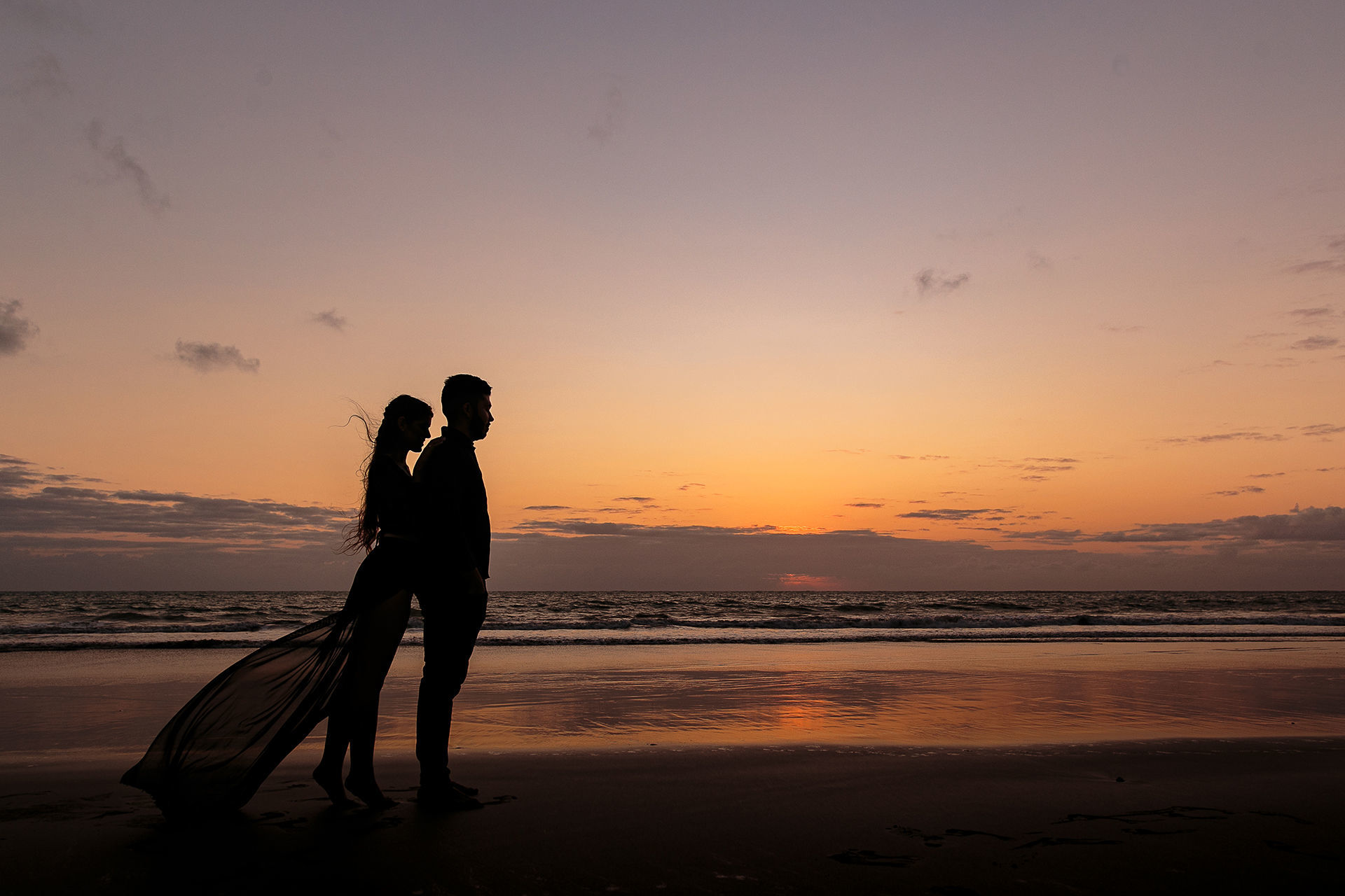 Foto Ensaio de casal de preto na praia | Amanda e Adson Foto Ensaio de casal de preto na praia | Amanda e Adson - Imagem 12