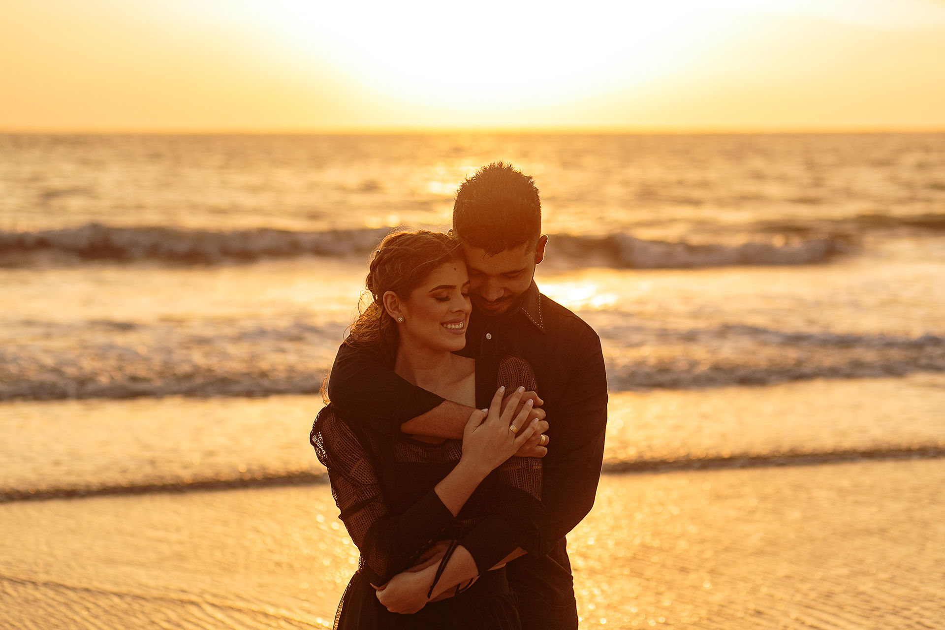 Foto Ensaio de casal de preto na praia | Amanda e Adson Foto Ensaio de casal de preto na praia | Amanda e Adson - Imagem 22