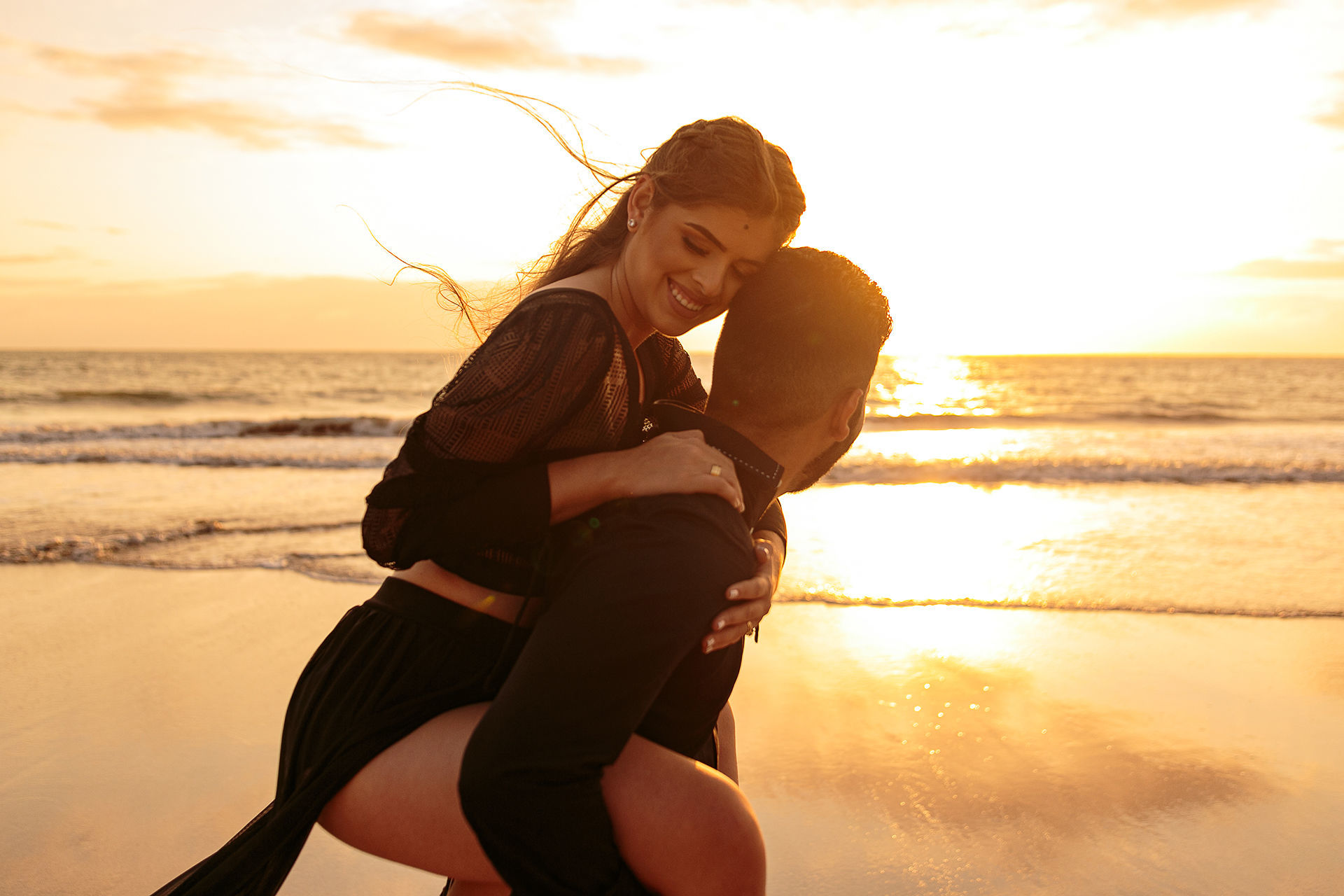 Foto Ensaio de casal de preto na praia | Amanda e Adson Foto Ensaio de casal de preto na praia | Amanda e Adson - Imagem 24