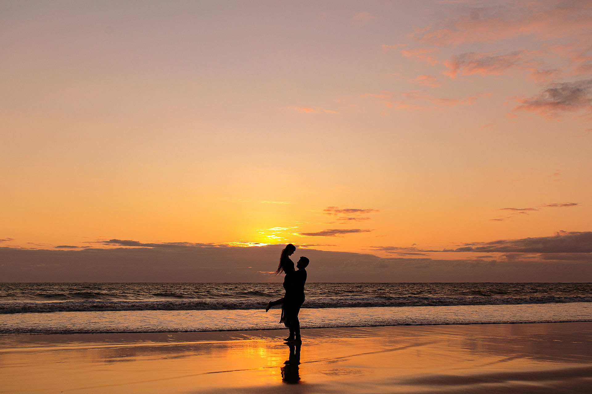 Foto Ensaio de casal de preto na praia | Amanda e Adson Foto Ensaio de casal de preto na praia | Amanda e Adson - Imagem 16