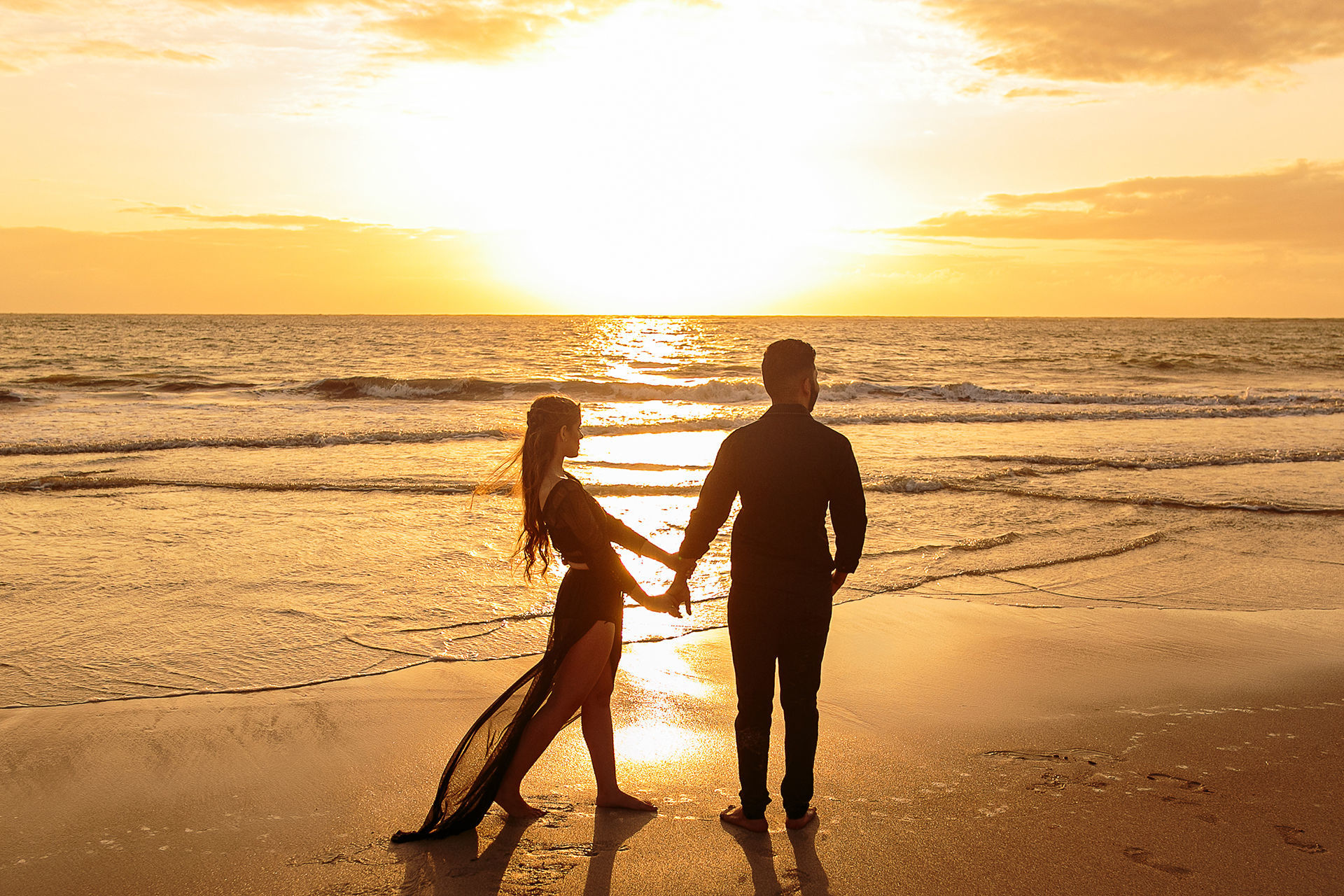 Foto Ensaio de casal de preto na praia | Amanda e Adson Foto Ensaio de casal de preto na praia | Amanda e Adson - Imagem 26