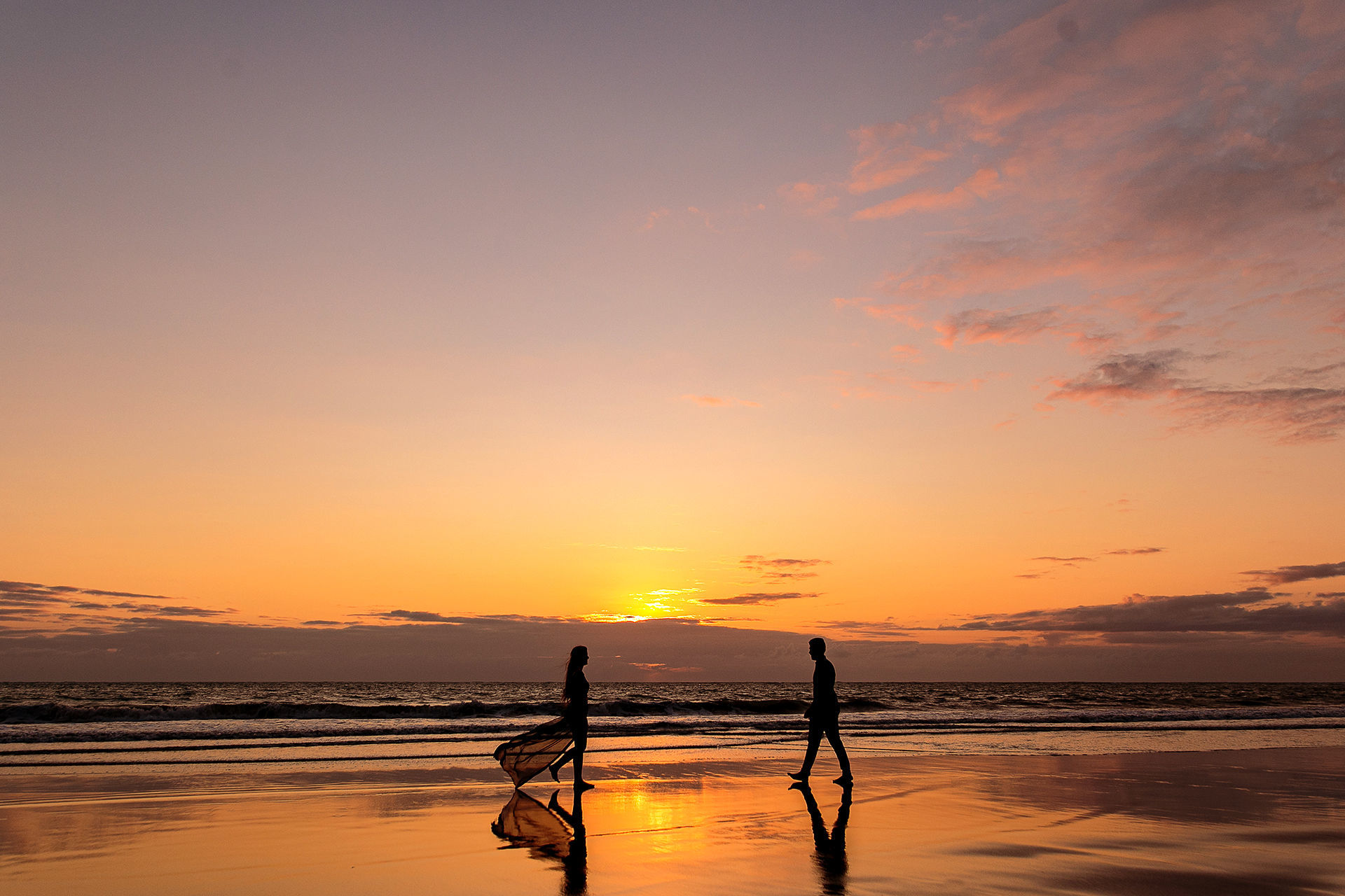 Foto Ensaio de casal de preto na praia | Amanda e Adson Foto Ensaio de casal de preto na praia | Amanda e Adson - Imagem 15