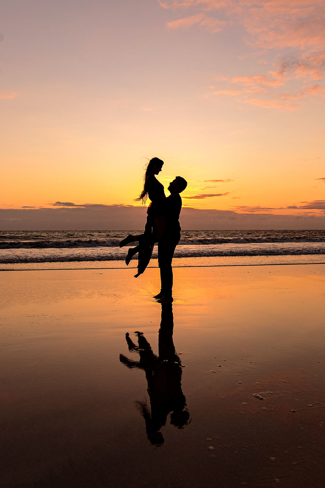 Foto Ensaio de casal de preto na praia | Amanda e Adson Foto Ensaio de casal de preto na praia | Amanda e Adson - Imagem 17