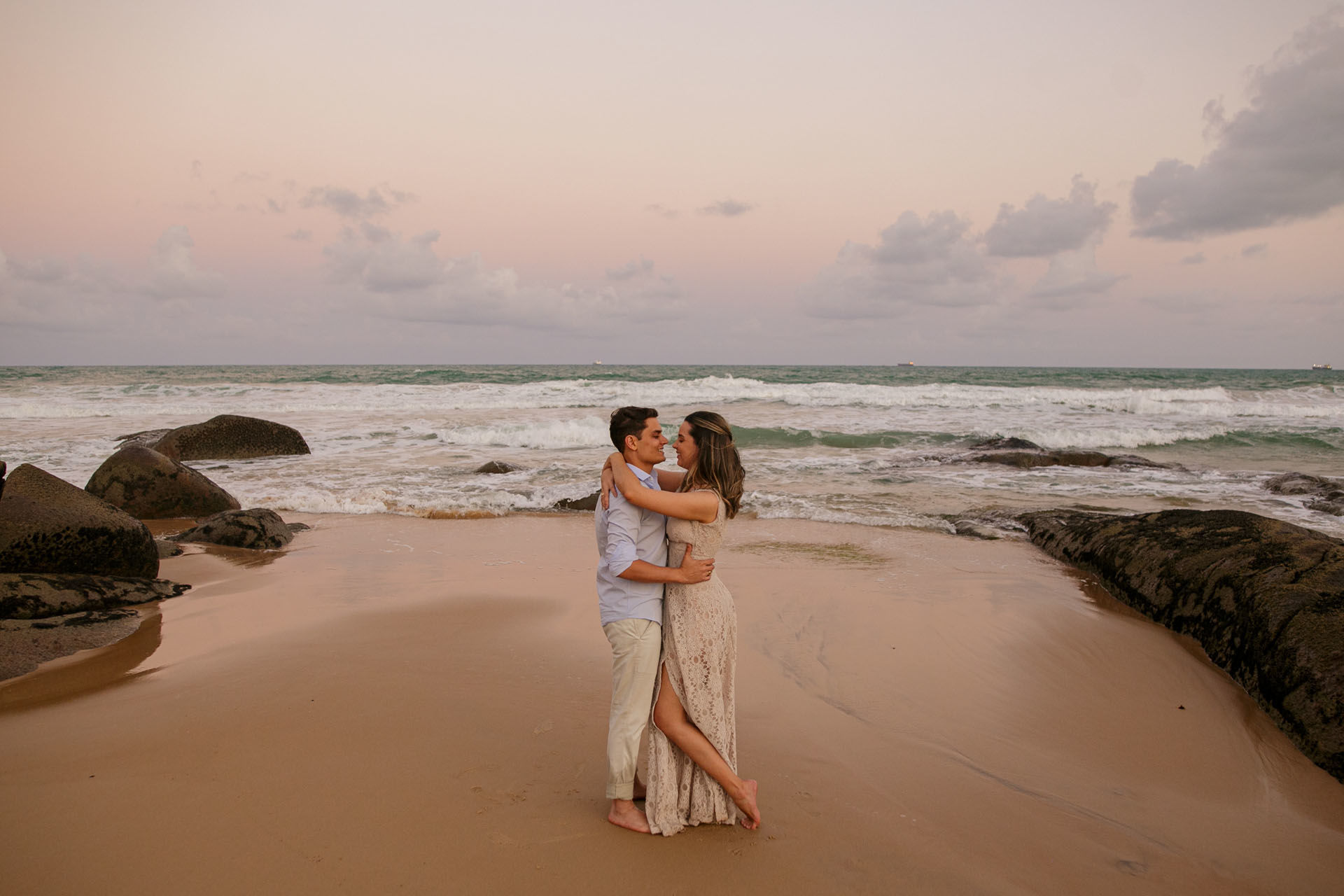 Foto Ensaio pré casamento na praia do Paiva da Lucy e do Rodrigo Foto Ensaio pré casamento na praia do Paiva da Lucy e do Rodrigo - Imagem 29