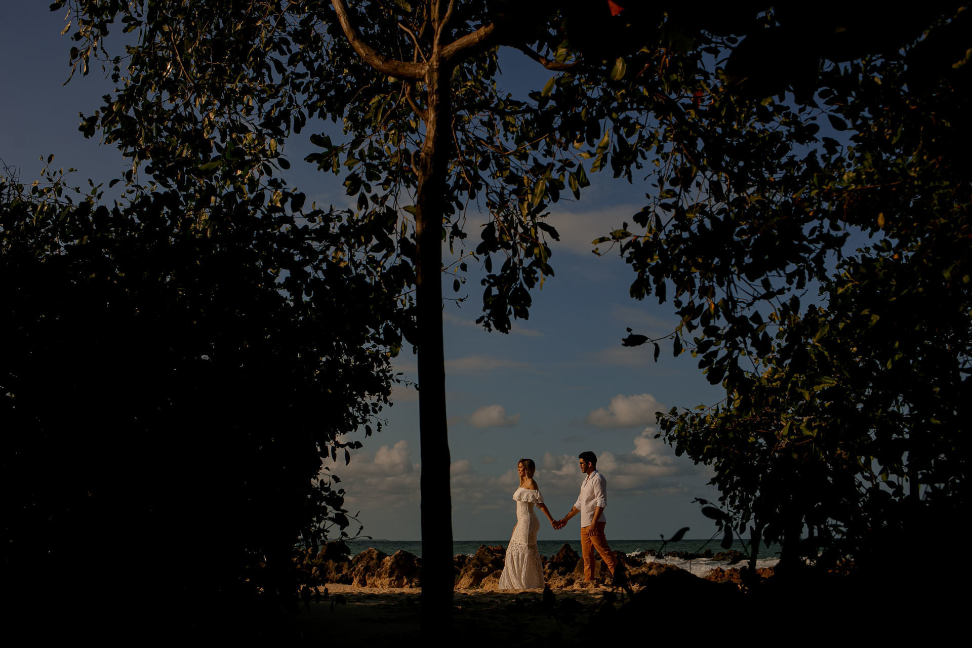Foto Ensaio pré casamento da Natália e do Renato na praia de Tambaba em João Pessoa Foto Ensaio pré casamento da Natália e do Renato na praia de Tambaba em João Pessoa - Imagem 2