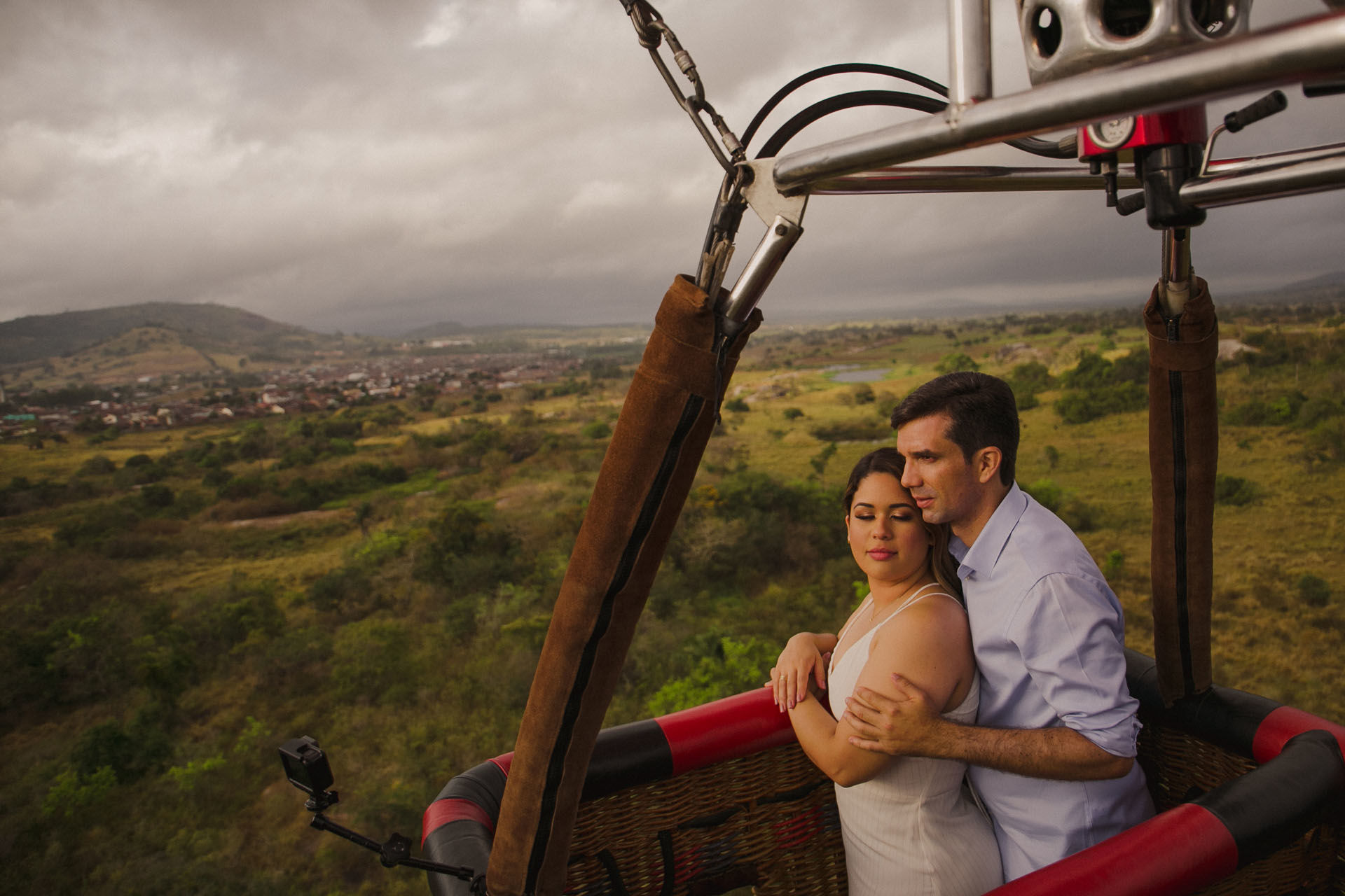 Foto Ensaio pré casamento num balão da Nayara e do Júnior em Bonito - PE Foto Ensaio pré casamento num balão da Nayara e do Júnior em Bonito - PE - Imagem 17