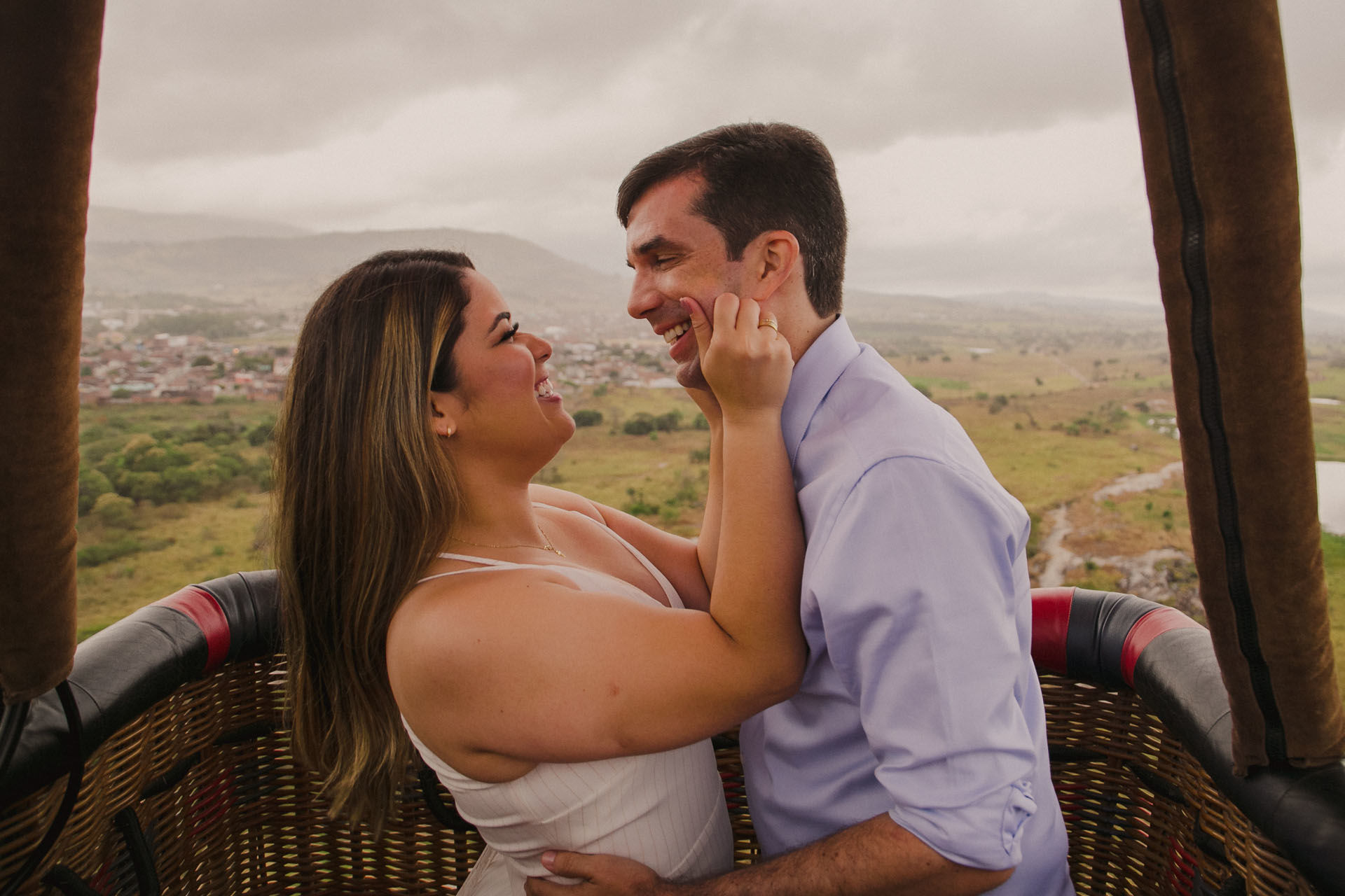 Foto Ensaio pré casamento num balão da Nayara e do Júnior em Bonito - PE Foto Ensaio pré casamento num balão da Nayara e do Júnior em Bonito - PE - Imagem 16