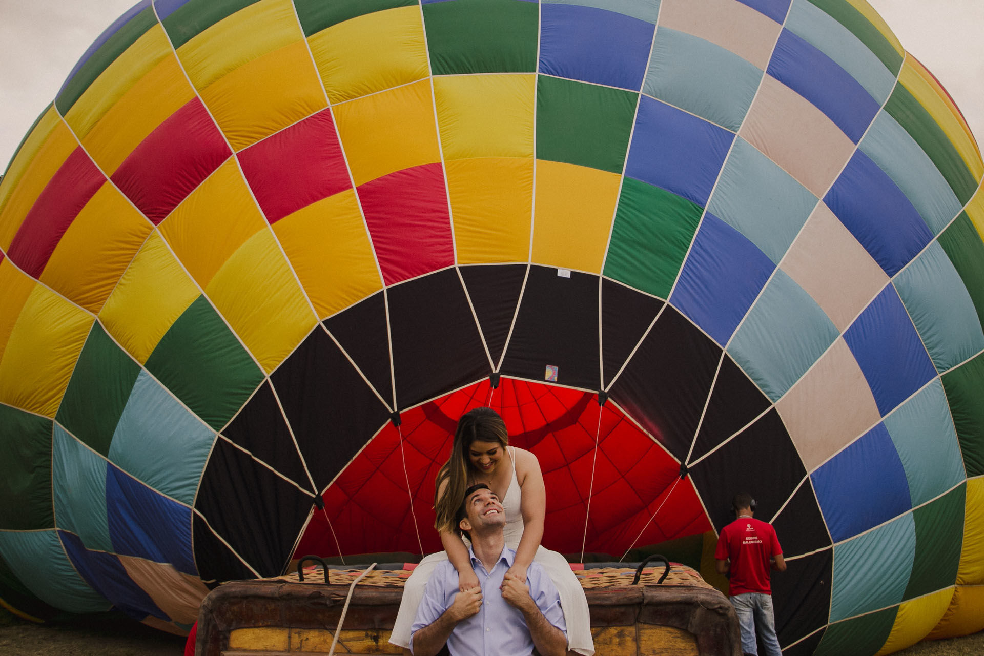 Foto Ensaio pré casamento num balão da Nayara e do Júnior em Bonito - PE Foto Ensaio pré casamento num balão da Nayara e do Júnior em Bonito - PE - Imagem 9