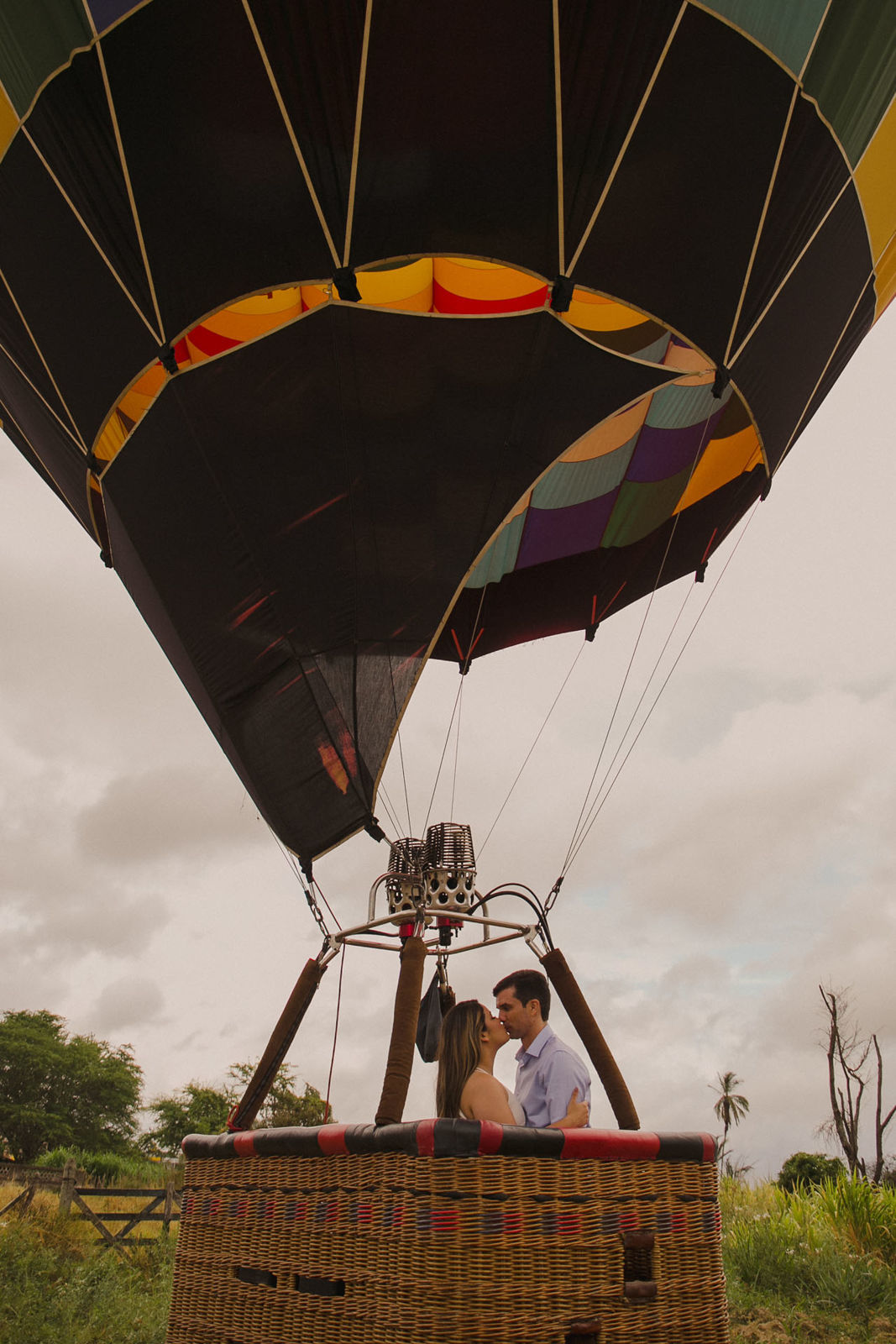 Foto Ensaio pré casamento num balão da Nayara e do Júnior em Bonito - PE Foto Ensaio pré casamento num balão da Nayara e do Júnior em Bonito - PE - Imagem 19